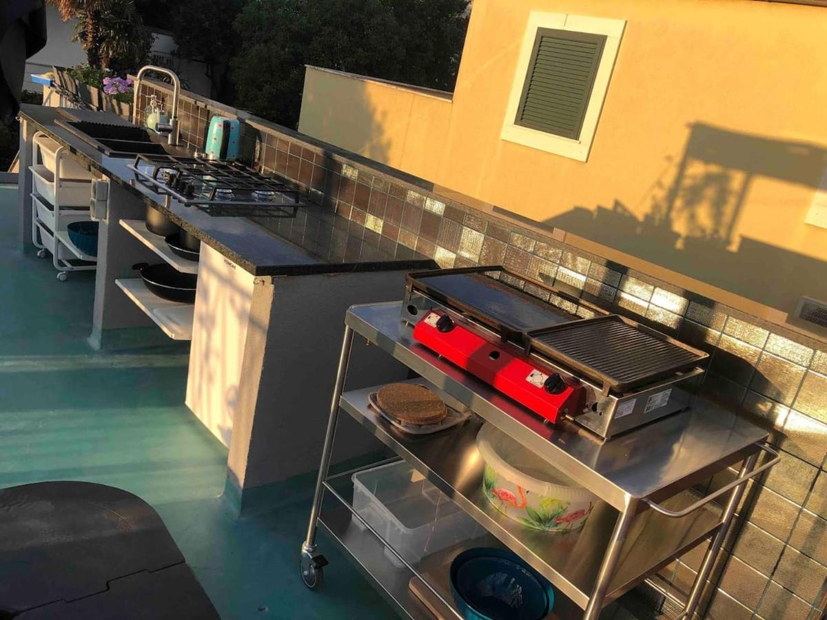 Boutique Triple House With Garden & Roof Terrace Βίλα Σπλιτ Εξωτερικό φωτογραφία